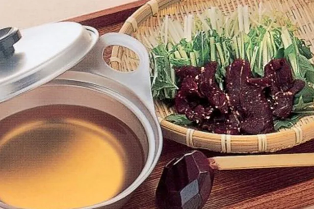 鯨のハリハリ鍋（くじらのはりはりなべ）