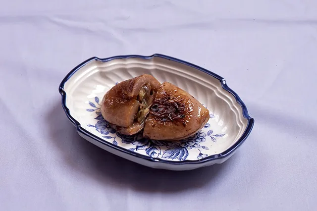 あけびの味噌詰め焼き／あけびの油焼き