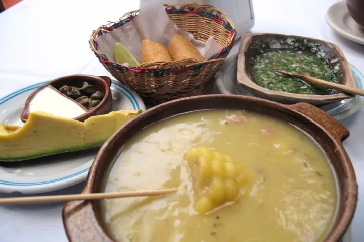 アヒアコ・ボゴターノ(鶏肉とじゃがいものスープ)