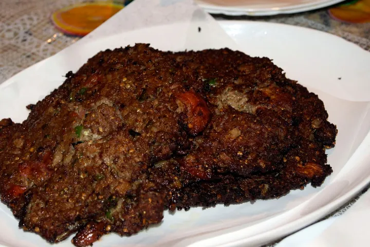 チャプリ・ケバブ（牛ひき肉の平焼き）