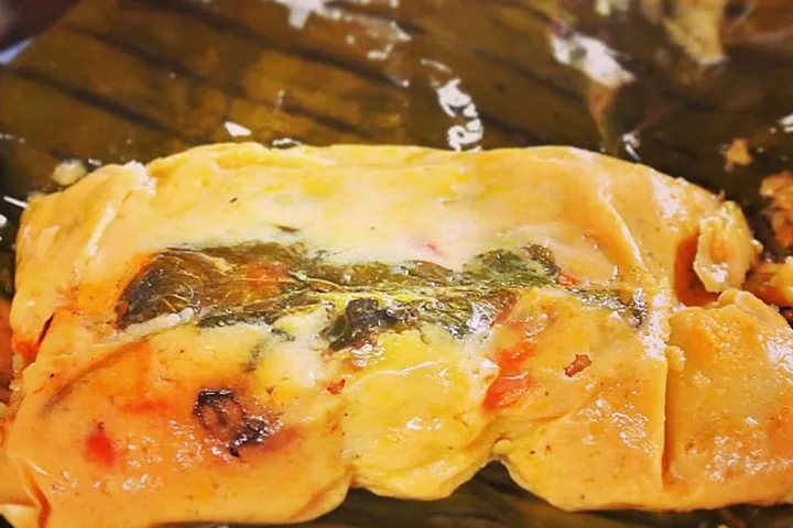 ナカタマル(豚肉入りとうもろこし生地の包みゆで)