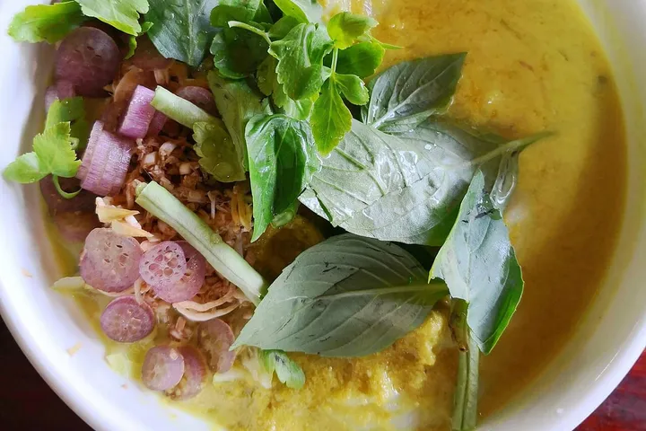 ノム・バンチョック(カンボジア風米粉麺)