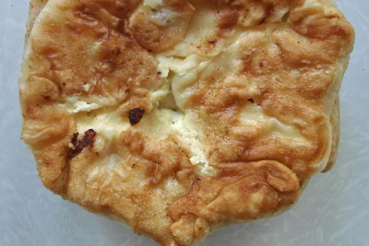プラチンタ（具入り平焼きパイ）