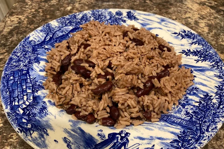 ライス・アンド・ピーズ(豆入りココナッツご飯)