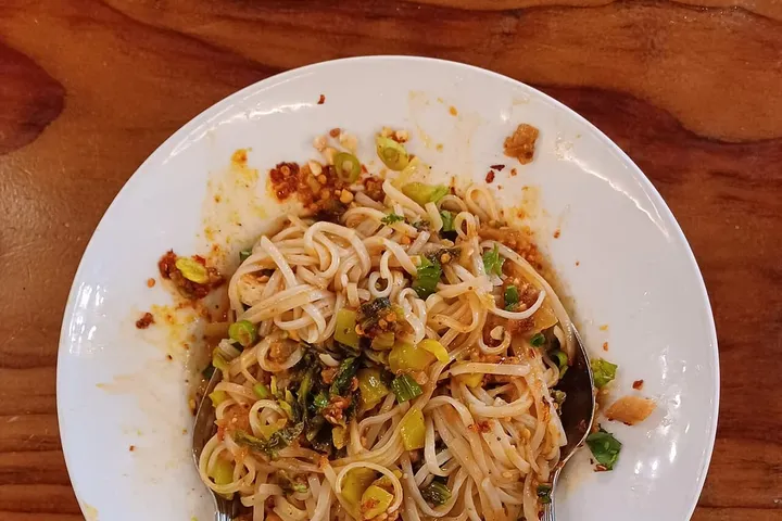 シャン・ヌードル（シャン風米粉麺）